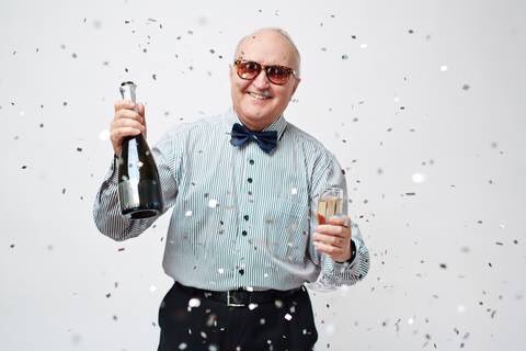 Modezorg's tweet image. Kleding nodig voor de feestdagen? Ik voorzie u graag van mode-advies en passende zorg.
Maak snel een afspraak via modezorg.nl #cadeautip #senioren #gehandicaptenzorg #beperking #winkelen #shoppen #kerst #oudjaarsavond #oma #opa #moeder #vader #glitterjurk