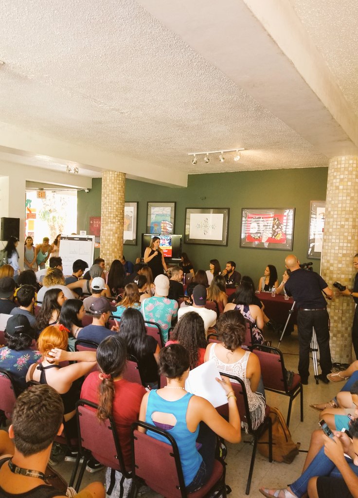 LillianEnid's tweet photo. Inicia el conversatorio "El rol del medio alternativo" con @TeatroBreve en @sagradoedu. Sigan la cobertura móvil de #PER435 mediante el "hashtag" #losbrevesensagrado. https://t.co/QRJJfoGwkX