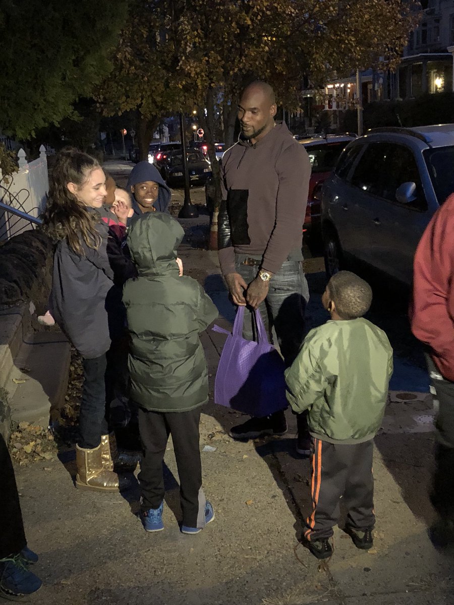 We were honored to partner with @NigelBradham_13 of the <a href="/Eagles/">Philadelphia Eagles</a> and <a href="/NorthernHomeFC/">NorthernChildrenServ</a> to provide a Thanksgiving Dinner to six local families that included our Thanksgiving Fixins'. We had an AMAZING night. <a href="/NBCSPhilly/">NBC Sports Philadelphia</a> even stopped by.