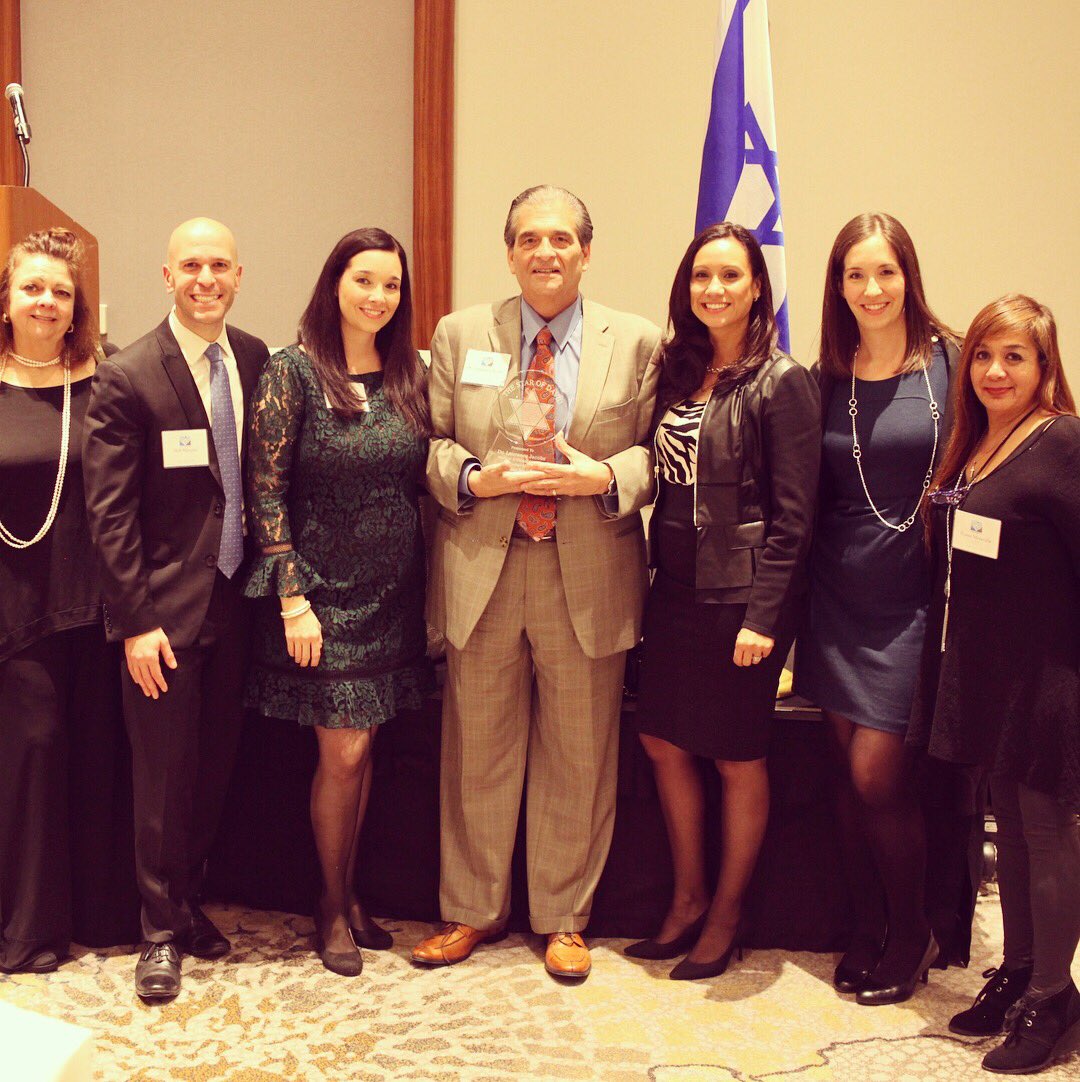 aParentIVF's tweet photo. What a wonderful night to remember as we celebrated Dr. Laurence Jacobs last night alongside his beautiful family!  Dr. Jacobs was one of 3 doctors chosen from more than 5,000 Jewish Physicians and Dentists in our area to be honored by Israel Bonds Chicago. https://t.co/eEeBYhco81