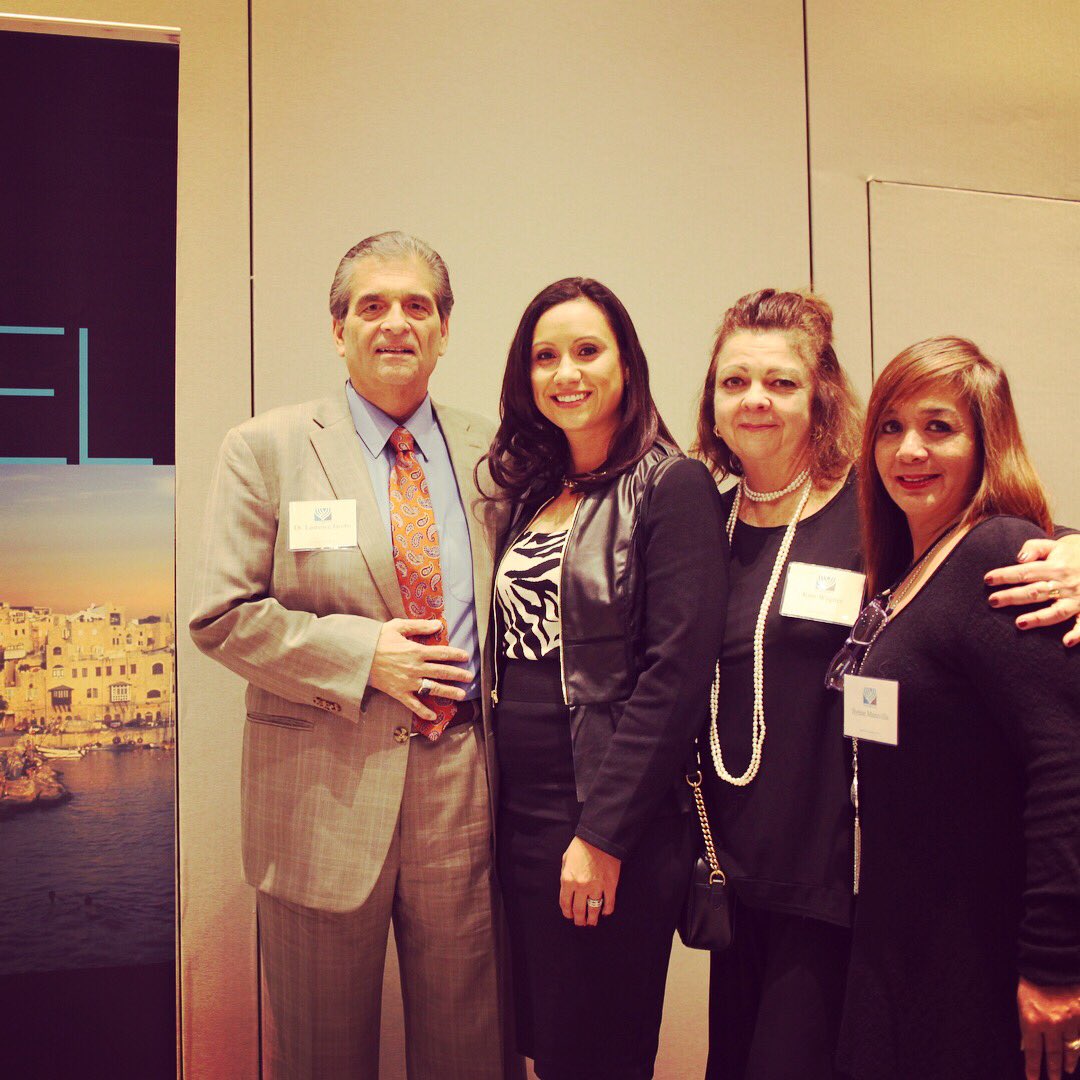 aParentIVF's tweet photo. What a wonderful night to remember as we celebrated Dr. Laurence Jacobs last night alongside his beautiful family!  Dr. Jacobs was one of 3 doctors chosen from more than 5,000 Jewish Physicians and Dentists in our area to be honored by Israel Bonds Chicago. https://t.co/eEeBYhco81