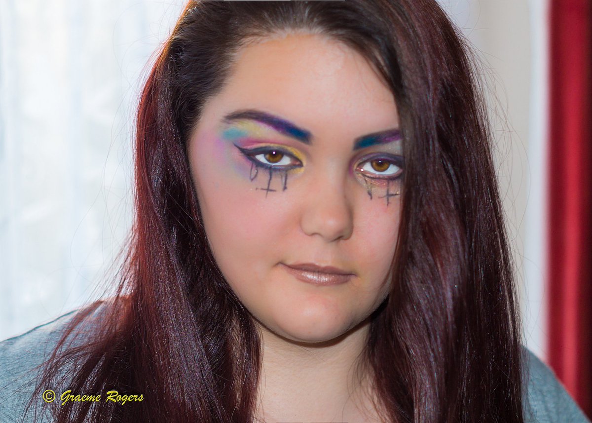 Photographs_F_G's tweet photo. @cvrdancer eye art she calls it rainbow crosses #eyeart #eyeshadow #eyes https://t.co/ZTQvgoVbTQ