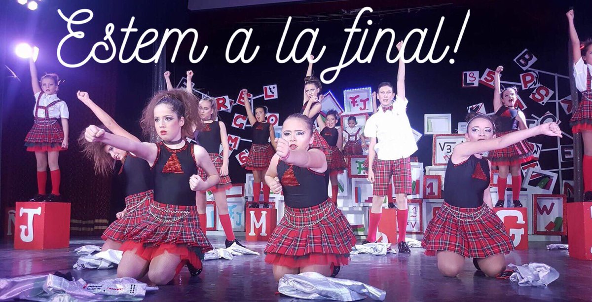 fallafrayj's tweet photo. Estem a la #FinalPlayBacks infantil de @JCF_Valencia amb l'espectacle 'REBELIÓN EN LAS AULAS'. Enhorabona als xiquets i a la Delegació per l'esforç! #FrayJMenuda #Falles2018 #bunyxocfoc https://t.co/fcshdsve2W