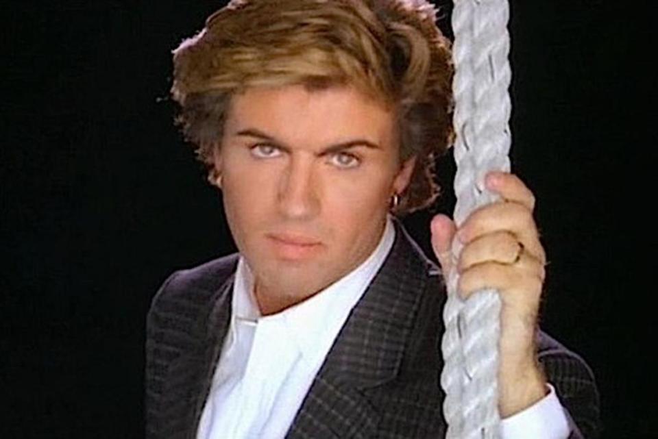 WhamNo1's tweet photo. How many ‘Retweets’ can this photo of the legend that is @GeorgeMichael get? https://t.co/EliWdAtxGQ