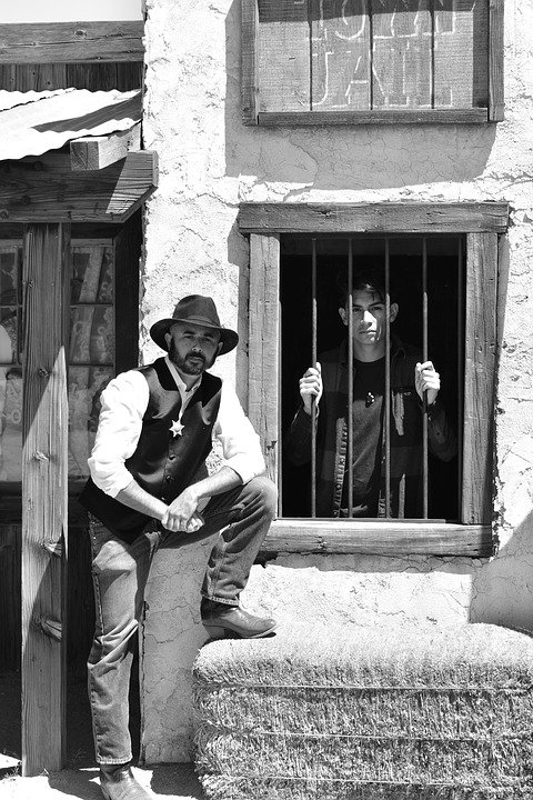 Some #OldWest Stock footage for you on this Monday afternoon. Oh you know, just posing with my prisoner.