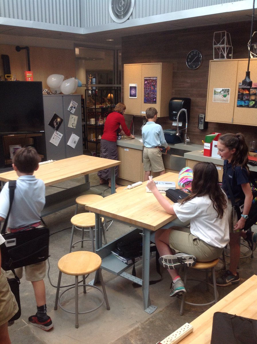 5BTrinity's tweet image. SMATH is so fun! Working on our steam projects. #Trinitylearns #teamB LH