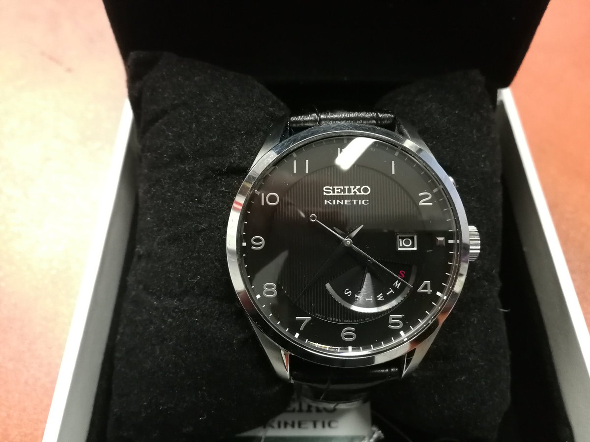 lchemperek's tweet photo. Miło zacząć poniedziałek #seiko #kinectic @ZegarkiiPasja https://t.co/a9LjanXZri