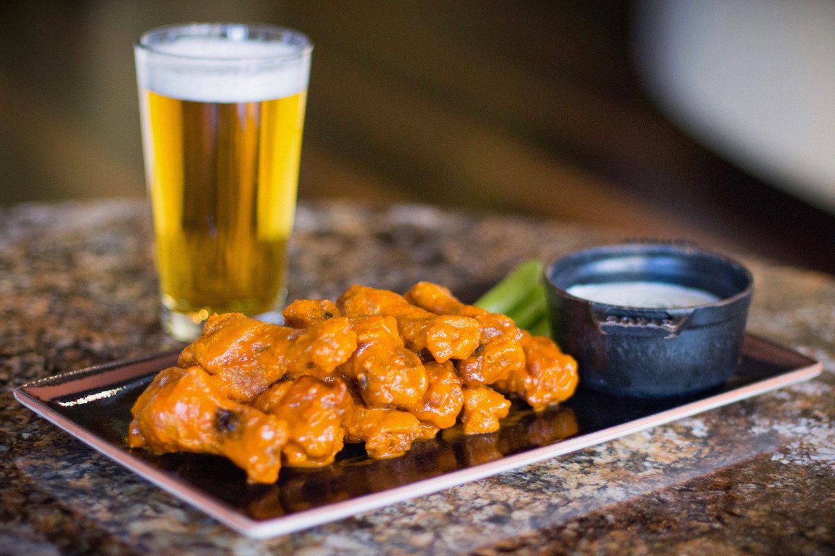 happyhour_phx's tweet photo. #HappyHourAlert Just Added: @DistrictKitchen

https://t.co/ukHHGfl0yL https://t.co/k73z5zAQFo