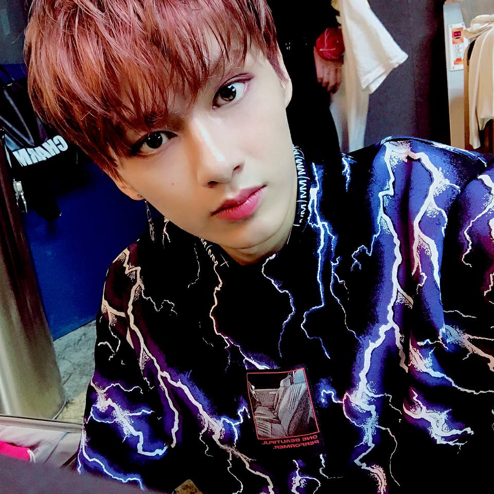 pledis17world's tweet photo. [IG] saythename_17:
[17’S] As the rain comes down we wanna see CARATs ♥
#Monday_cold_day #Cold_days #CARATs_be_careful #Our_gems https://t.co/YgWUbp7Pj8