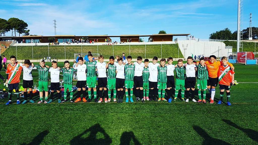SWSCentres's tweet photo. Throwback to Barcelona 2017 when we played Juventude of Brasil... And made new friends too https://t.co/K1URVF3Crv