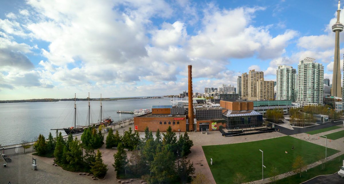 digitalmag_'s tweet photo. ICYMI #KillerSpace The @ecobee team in just moved into their unreal office on the #toronto waterfront https://t.co/QIYHktiHdf https://t.co/cH3C4WFUqy