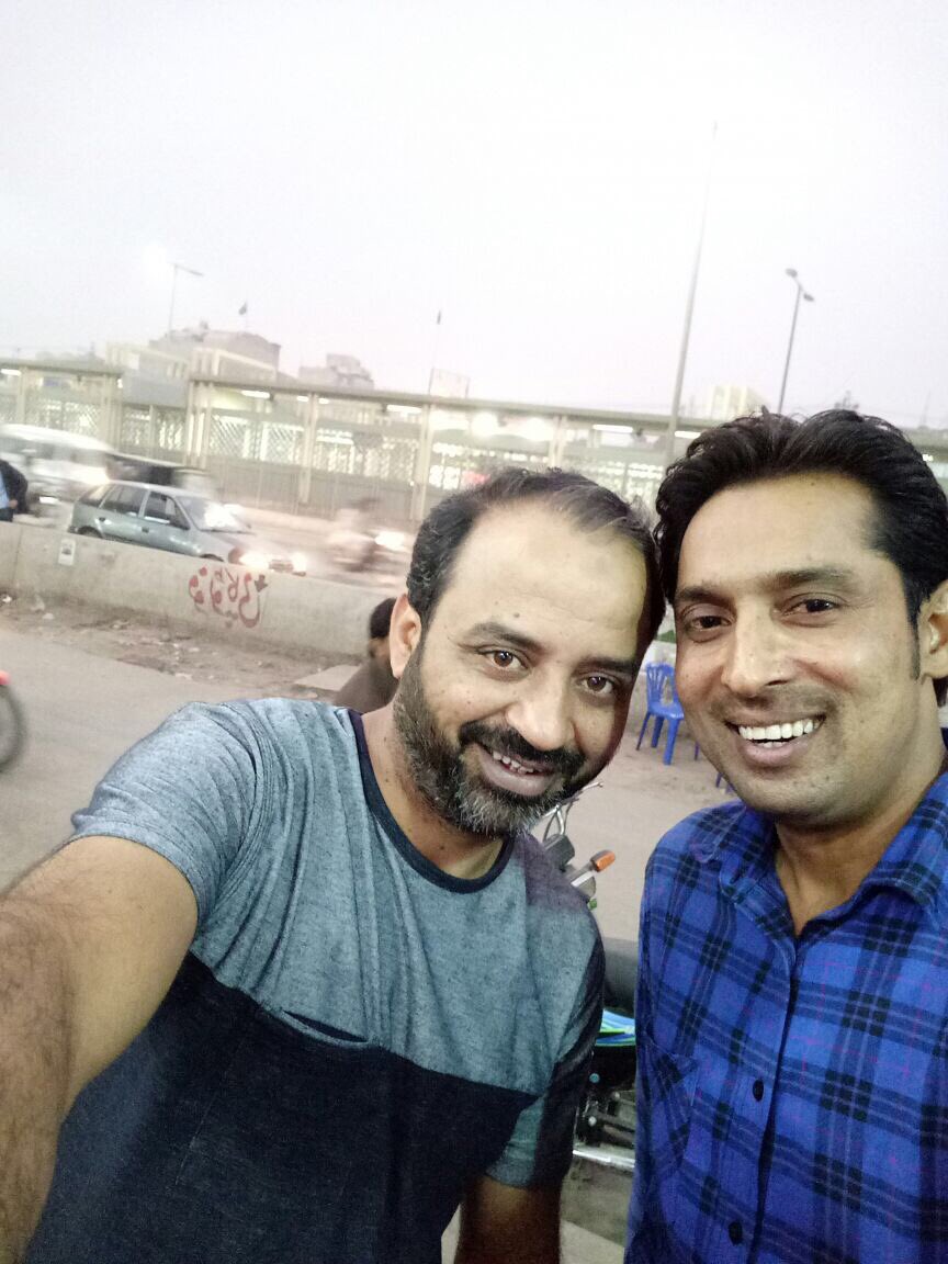 kabeerraja786's tweet photo. لاھور قلندرز کے CEO چموٹا بُر ٹھاہ کے بانی مُرشد یاور کی جانب سے ڈاخٹر @SabirMehmood26 کو جنم دن کی مبارک اج کے دن کی خوشی میں ڈھولکی مُخت وجائی جاوے گی #HBDSabirHashmi https://t.co/FgQf26Xwsh
