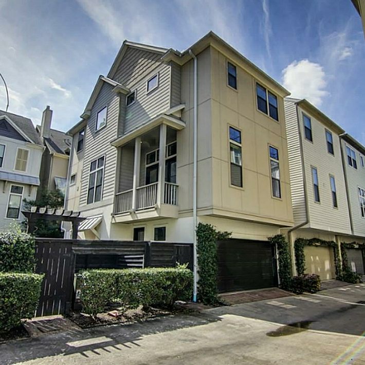 SayRealEstate's tweet photo. LOCATION---inside the loop
PRIVACY---nestled in the heart of the community 
SECURITY---one of the few gated communities in the area. 
Great Home! 👇👇👇 https://t.co/oTjiIPyN5O

#houstonrealtor #timbergrove #theheights #texashomes #texasrealtor #houstonrealestate #realty https://t.co/5Eu1m1XhBG