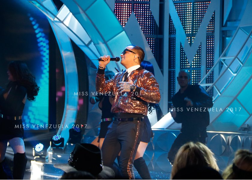 MissVzla's tweet photo. Así fue la presentación de @soyrein , @JUANMIGUELMusic y los Míster Venezuela 2017
https://t.co/lkjRXaLIPr https://t.co/EIKd5TVCiA