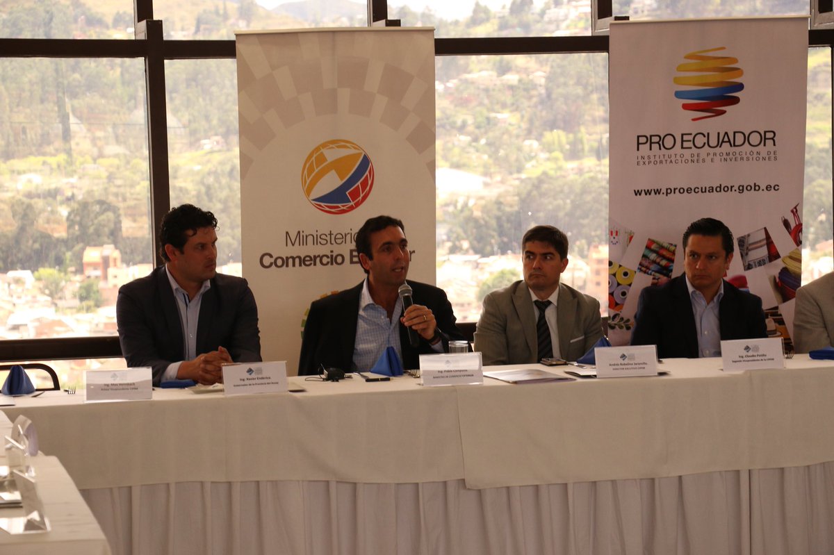 goberazuay's tweet photo. Se desarrolla reunión con Ministro @CampanaPablo, Gobernador @xavierenderica y representantes de @IndustriasCue para el desarrollo de proyectos que permitan diversificar exportaciones #ComercioEcCuenca https://t.co/2wc2PpwHGw