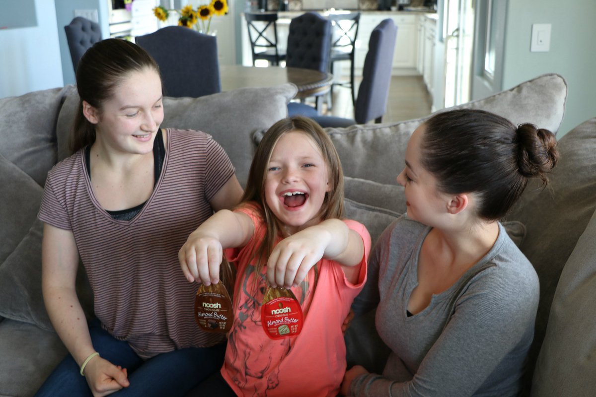 itisalovelylife's tweet photo. Come See How We Took An Epic Girl’s Weekend Fueled By @NooshBrands Almond Butter! AD #Nooshbrands Read More: https://t.co/mn3ueCA5NE https://t.co/fTZouyTWBs