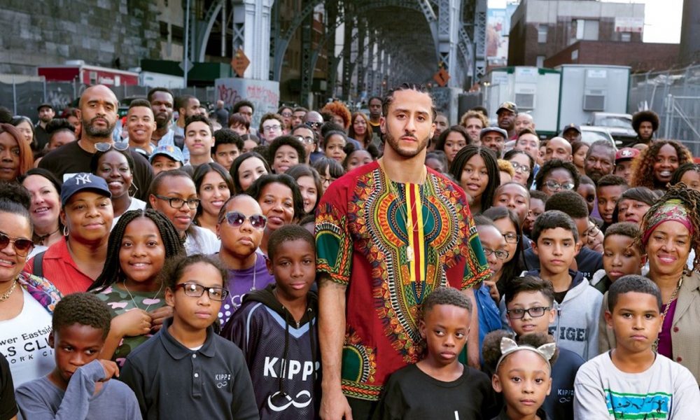 TDActu's tweet photo. Colin Kaepernick élu citoyen de l’année par le magazine GQ https://t.co/HtAa6F0Luw https://t.co/HIq3kiuObm