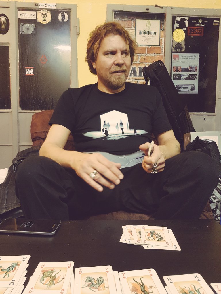 archiveofficial's tweet photo. Cards #backstage with #dannygee #archive #live https://t.co/ltLA0w8KkE