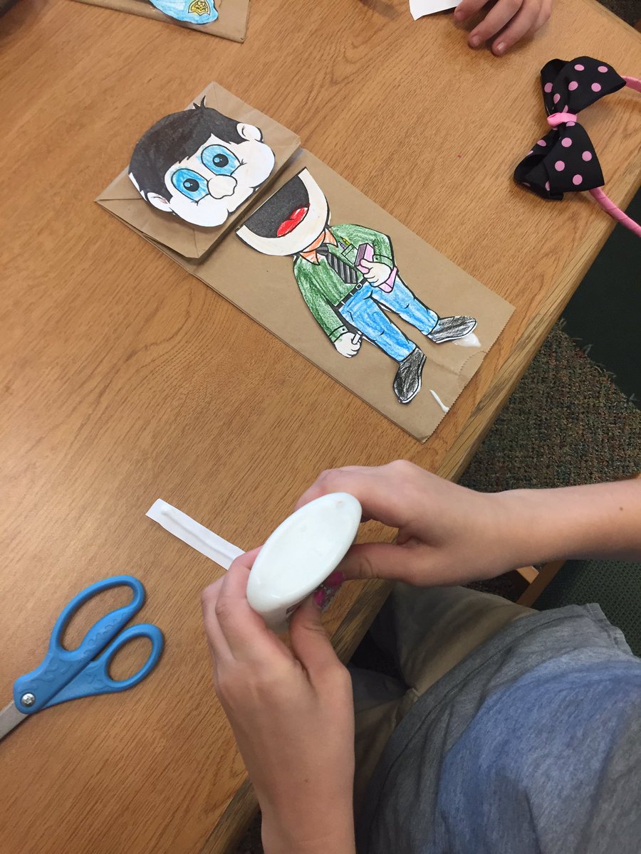LiveLoveCounsel's tweet photo. Career puppets for 1st grade! What do you want to be when you grow up? #collegeandcareerweek2017 #outRHEAgeous  #forneycounselors https://t.co/7yQHPmMKAG