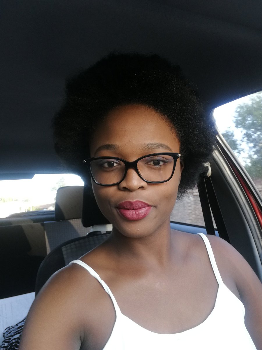 A thread on how I transitioned from relaxed to natural hair  @GirlTalkZA  #GirlsTalkZA first time doing this thread thing so yeah lol ke tla Zama go etsa dilo Tse right.
