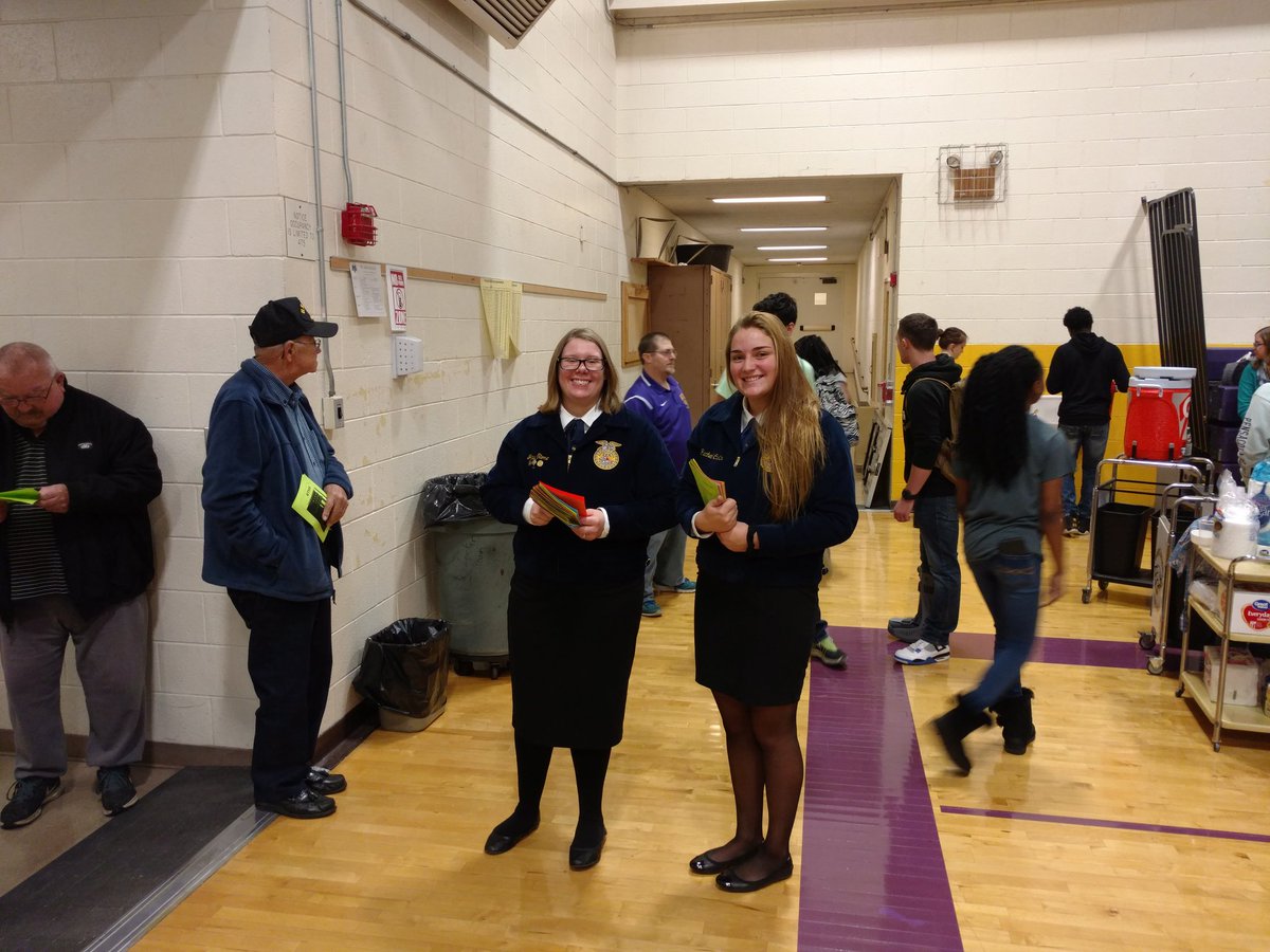RTHS_AG's tweet photo. Some of our helpers at last week's Veterans Day Luncheon https://t.co/wyUMm0f9Hk