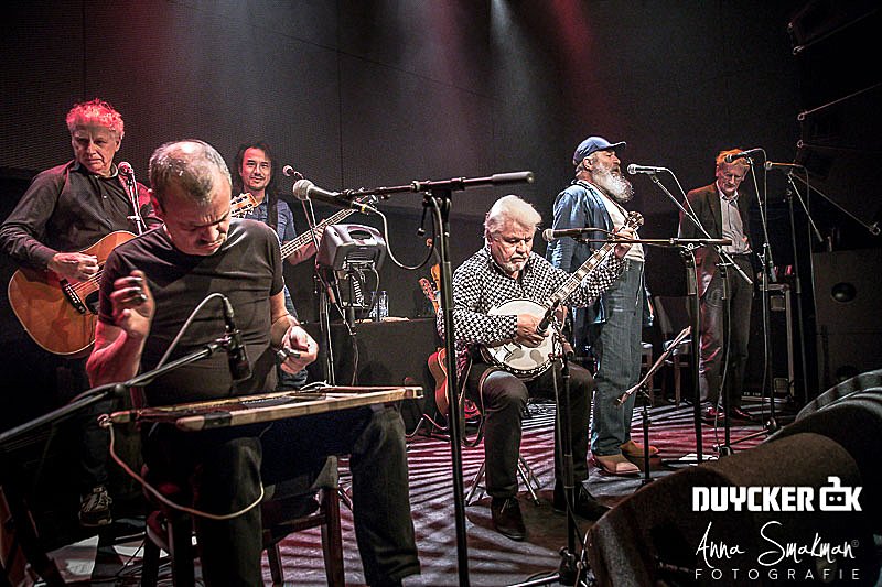 Duycker's tweet photo. CCC INC. in Duycker op 10-11-2017 - fotografie door: Anna Smakman
Alle fotos op: https://t.co/VUiCq4LcHn  #CCCinc #Duycker #Poppodium https://t.co/zQOObuxh0K