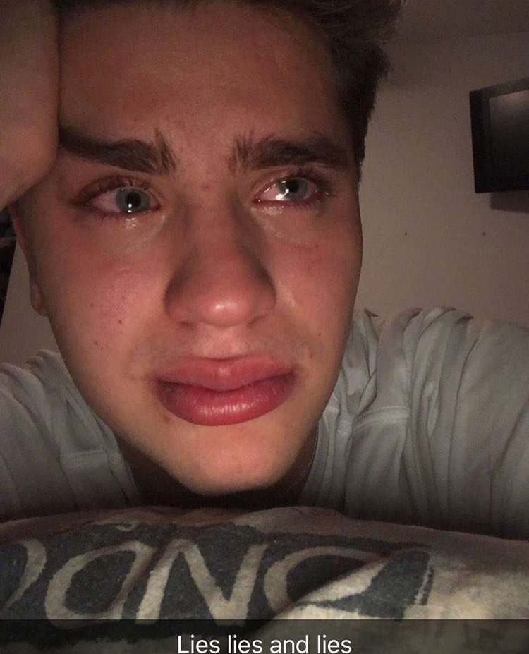 naiveasy's tweet photo. When ppl tell me I'm beautiful https://t.co/pYMsV6JbfZ