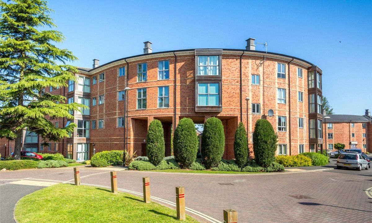 #York Investment Opportunity: Modern one bed ground floor apartment just beyond the city walls. buff.ly/2yUEDuk