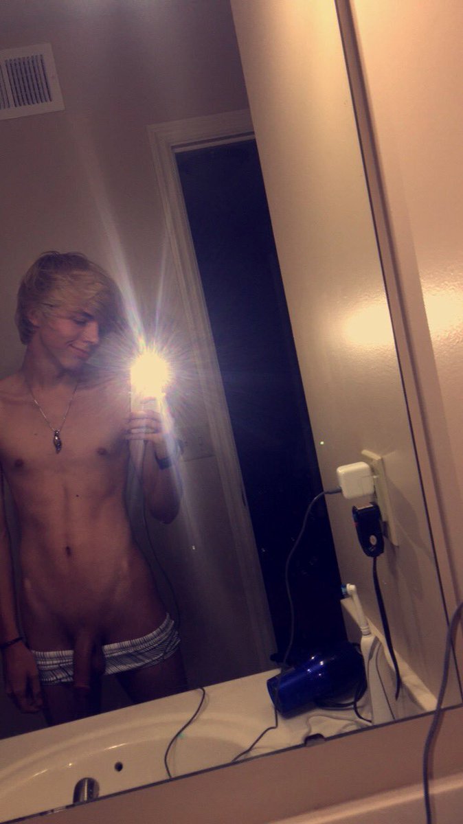 JamieRayX's tweet image. Heey how do you like it?😏
#hot #gay #teen  #nude