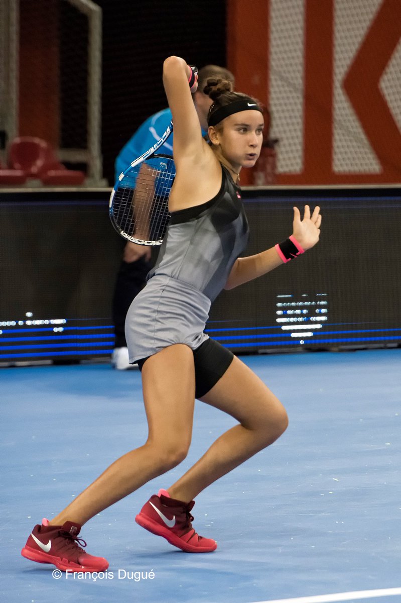 SportFLife's tweet photo. Bravo à Salma Djoubri qui fait son entrée au classement wta avec le numéro 841 à l’approche des 15 ans (déc) @Nikecourt @babolat Bravo à la team 👏👍 https://t.co/DXxxYuO09K