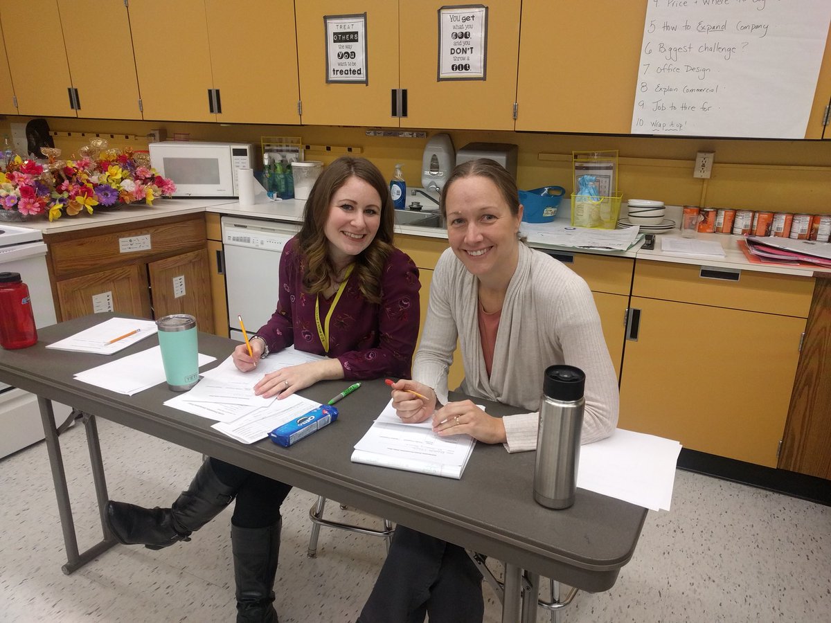 spindles4's tweet photo. I️ love being invited into the 7th grade FACS class! #SharkTank #guestjudge #RCSPride #RCSLovestoLearn https://t.co/tyYodqoAig