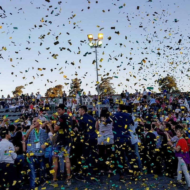 acteba's tweet photo. Cuando la educación se vuelve una feria así vivimos #FeriaBA2017 @BAeducacion https://t.co/bZ4u3zkewc