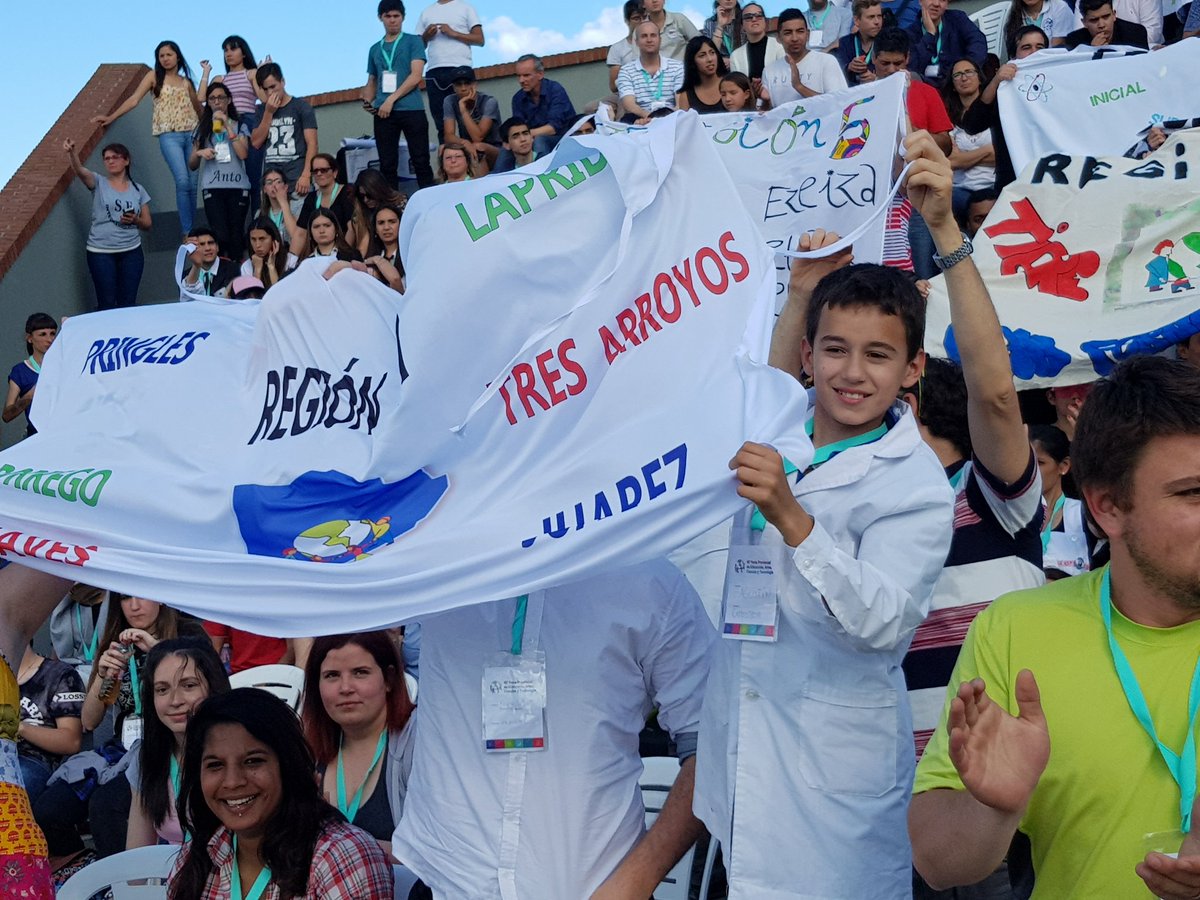 acteba's tweet photo. Cuando la educación se vuelve una feria así vivimos #FeriaBA2017 @BAeducacion https://t.co/bZ4u3zkewc