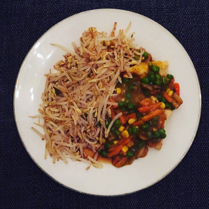 sera_franklin's tweet photo. Another SP day done mayflower curry with a side of speedy beansprouts #slimmingworld #sp https://t.co/0JGXwNpV6A