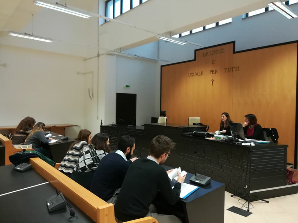 AIGAcastro's tweet photo. #corsoesameavvocato Oggi aggiornamento sulla più recente giurisprudenza penale.
 Avv. @AngelaBellusci  e Carmen Aiello. #aiga4you #aigacastro https://t.co/26KG6bcpgd