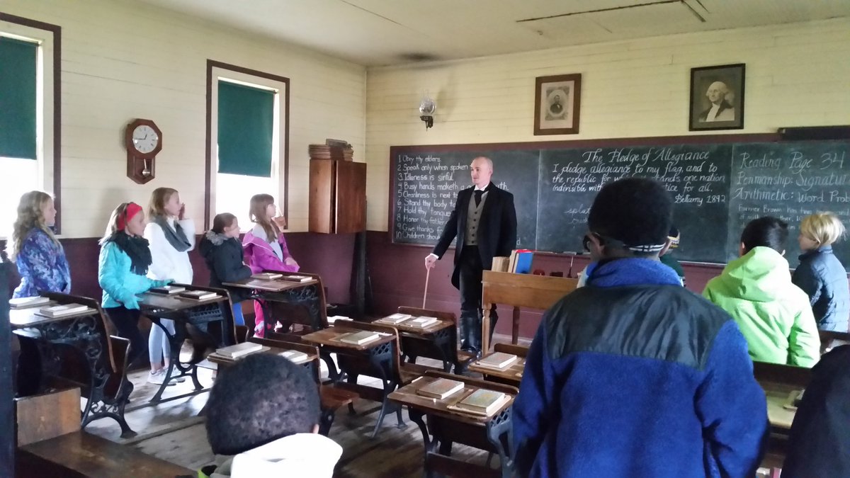 Ellsworth_4th's tweet photo. Ss @Ellsworth203   learning about life in the 1800s at Naper Settlement #inspire203 https://t.co/oNLvftrQLw