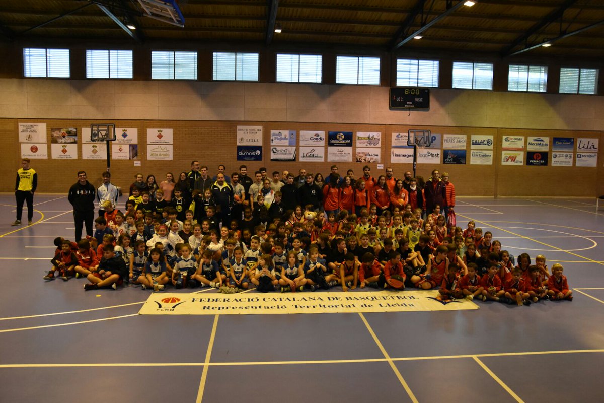 ClubBasquetTora's tweet photo. Els més petits del @ClubBasquetTora superen amb nota els primers partits de la trobada de @RTLleidaFCBQ a #calaf . https://t.co/wlA4AEiWp4