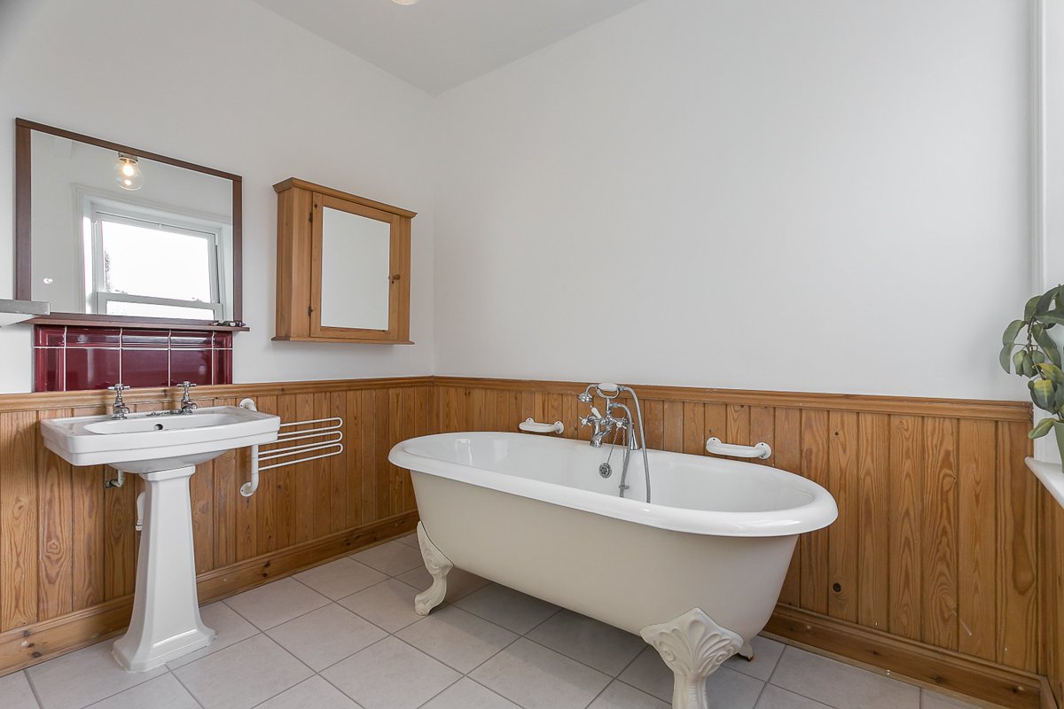 BaileyAndCoUK's tweet image. #northeasthour Call us to book a place at our open evening tomorrow between 4.30pm - 5.30pm and view this fantastic 4 bed maisonette with period features, garage and South facing garden #No1inNE2
bailey-and.co/property/27377…