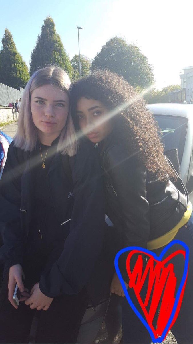 JeanneKerleroux's tweet photo. #PostTesBouclettes @eybrowz cette femme ❤️ https://t.co/eueH8GE9FH