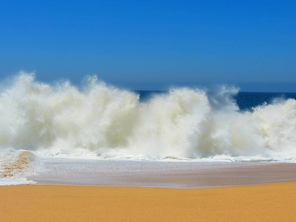 Don't let the #waves of #Monday come crashing down on you have a great day and a great week!
#ocean #beach #espuma… ift.tt/2AGzumG
