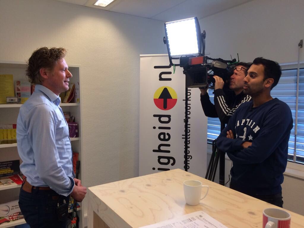 casperdirks's tweet photo. Namens @VeiligheidNL in @jeugdjournaal: leer jeugd vallen, meer buitenspelen&amp;multisporten om blessures te voorkomen! https://t.co/Rzvc0fZPo0