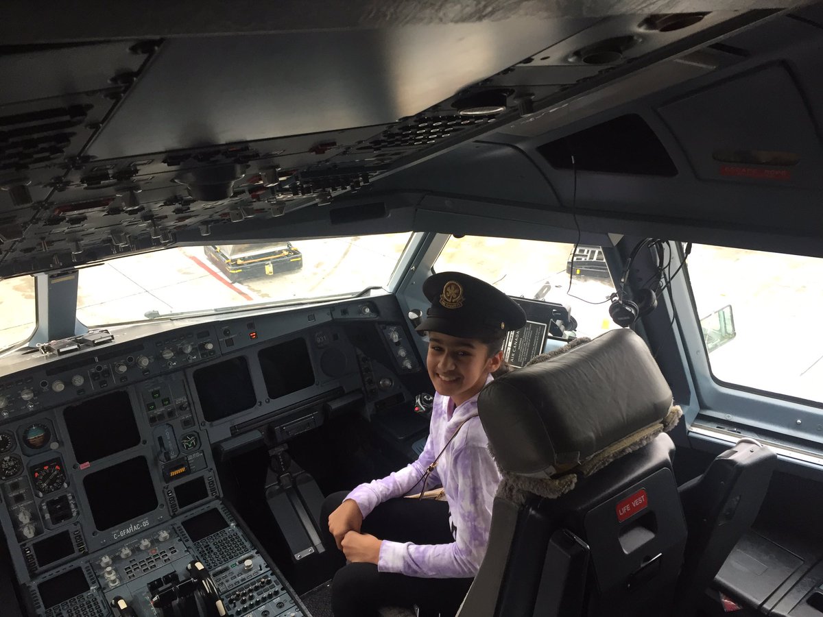 yyzbase's tweet photo. Little passenger #firstofficer zrh-yyz https://t.co/iJJCfDAFc0