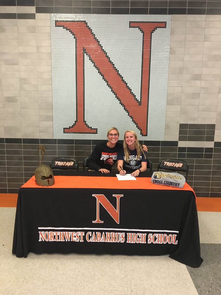 _ashleigh_3's tweet photo. Blessed and excited to announce that I will be continuing both my academic and running careers at Wingate University!! Thanks to all my family, friends, and coaches who helped me get to where I am today!💙💛 https://t.co/VPIv9LNwOk