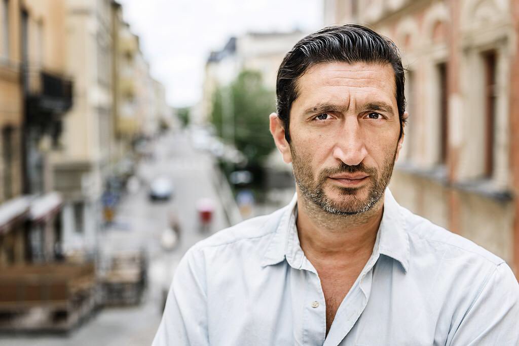 palmestedt's tweet image. Inte för att det finns någon tävling där man kan vinna pengar genom att rösta på vem i Italien som är mest lik Fares Fares, men OM det fanns, då skulle jag lätt rösta på Chiellini.