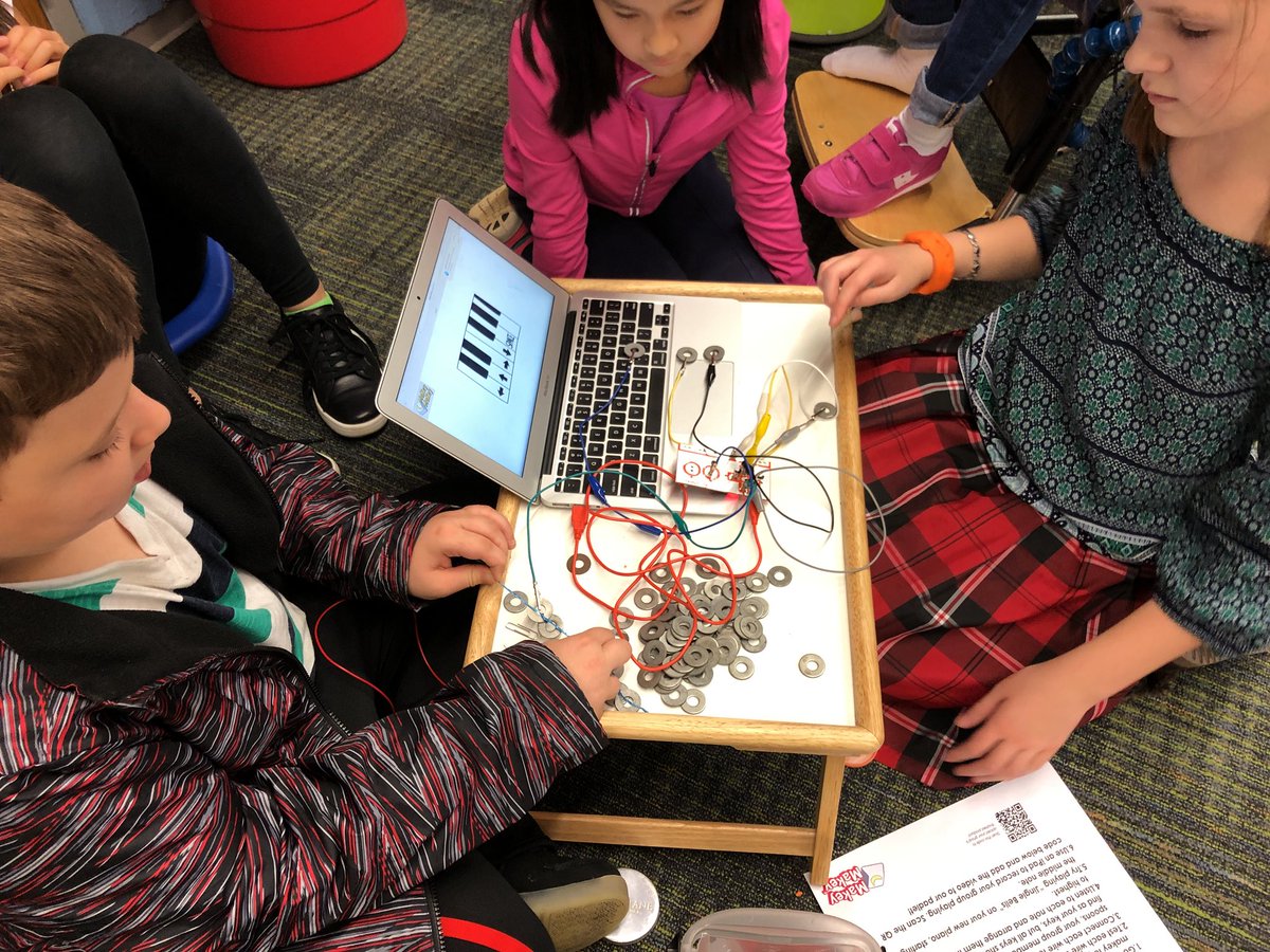 MusicWestmoor's tweet photo. #makerpaces #makers creating their own pianos with @makeymakey  #steam #tlc28 https://t.co/fxMdB017Vh