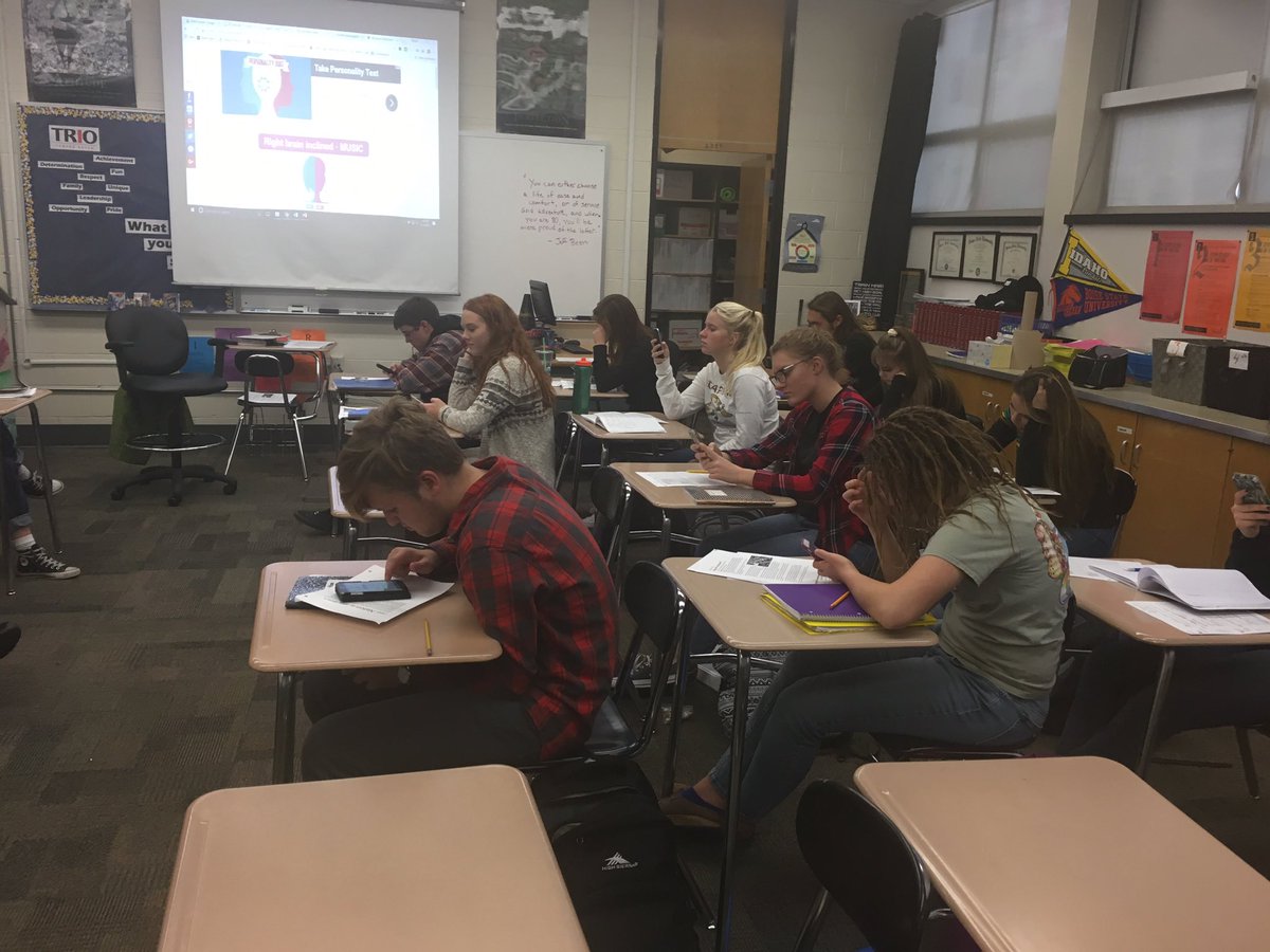 DianneRuxton's tweet photo. How to engage students? Use what they know and love. #likeaneagle #cellphonesintheclassrroom #meettheminthemiddle @BSDEducation https://t.co/wscOncmFh6