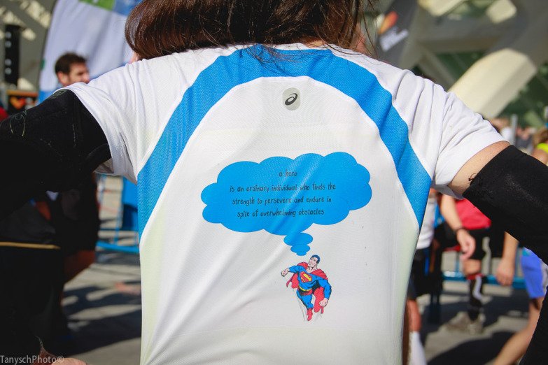 lawataita's tweet photo. Esta claro, correr mola, pero correr por los demás mola más aún 🤟😊  
Esta es la camiseta con la que corrí la @maratonvalencia hace tres años

#superZAC #tribute #marathon #IRunForYou https://t.co/9pYzzrSjgM