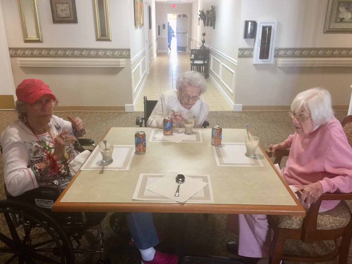 fountainviewLEC's tweet photo. Our residents enjoyed a special treat today! Root beer floats and some great time spent with friends. What a great time! #FrontierCulture https://t.co/GrOaC3LHyd