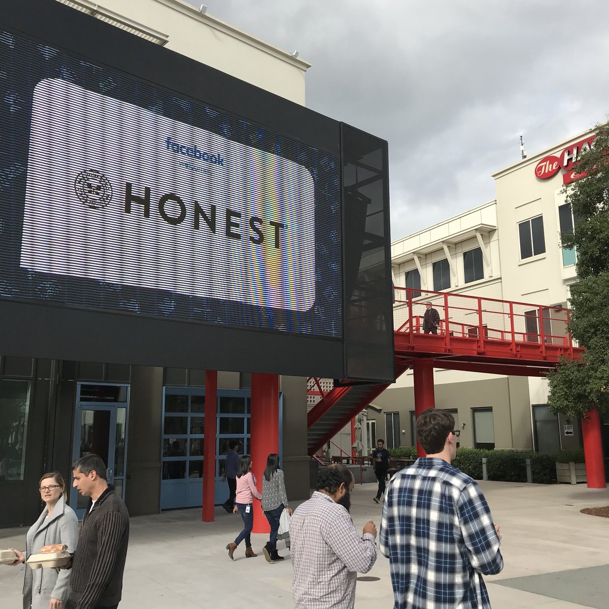 Christopher_Gav's tweet photo. At @Facebook headquarters dreaming up elevated @honest customer education/experience. #HackerWay https://t.co/5TRWa2UMam