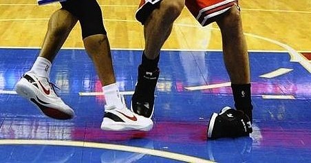 mickwhughes's tweet photo. 25% of people still have pain 6/12 after lateral ankle sprain &amp; 30% report regular symptoms up to 7 years after initial injury (Gribble et al, 2016). To ⬇️ reinjury risk, intensive period of exercises + taping/bracing for 6/12 is recommended. More at https://t.co/GfxMY5KATA https://t.co/JebAPr90w3